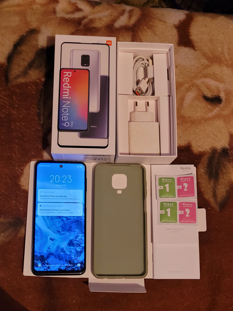 Продается Xiaomi Redmi 9 Pro (6/64). Полный комплект. В подарок защитное  стекло.