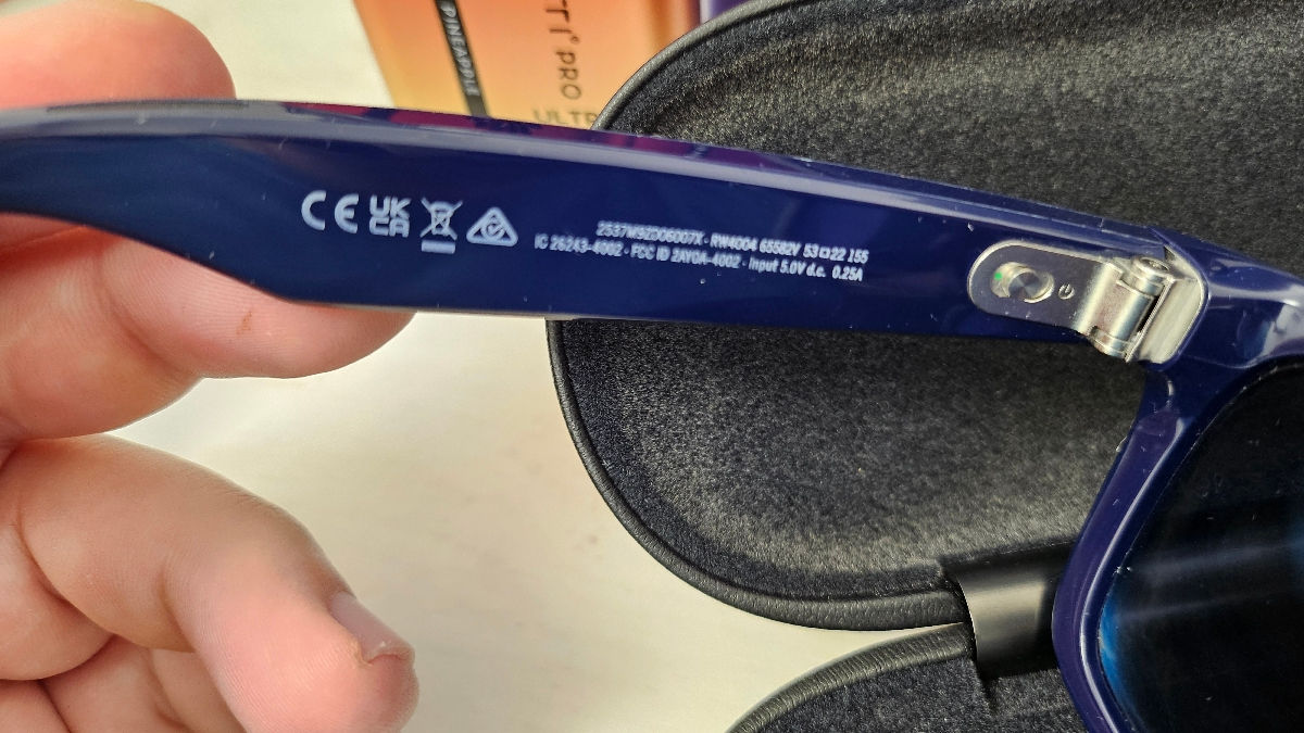 Ray-Ban - Stories Wayfarer Smart Glasses - Shiny Blue/Dark Blue Polarized 53mm L фото 2
