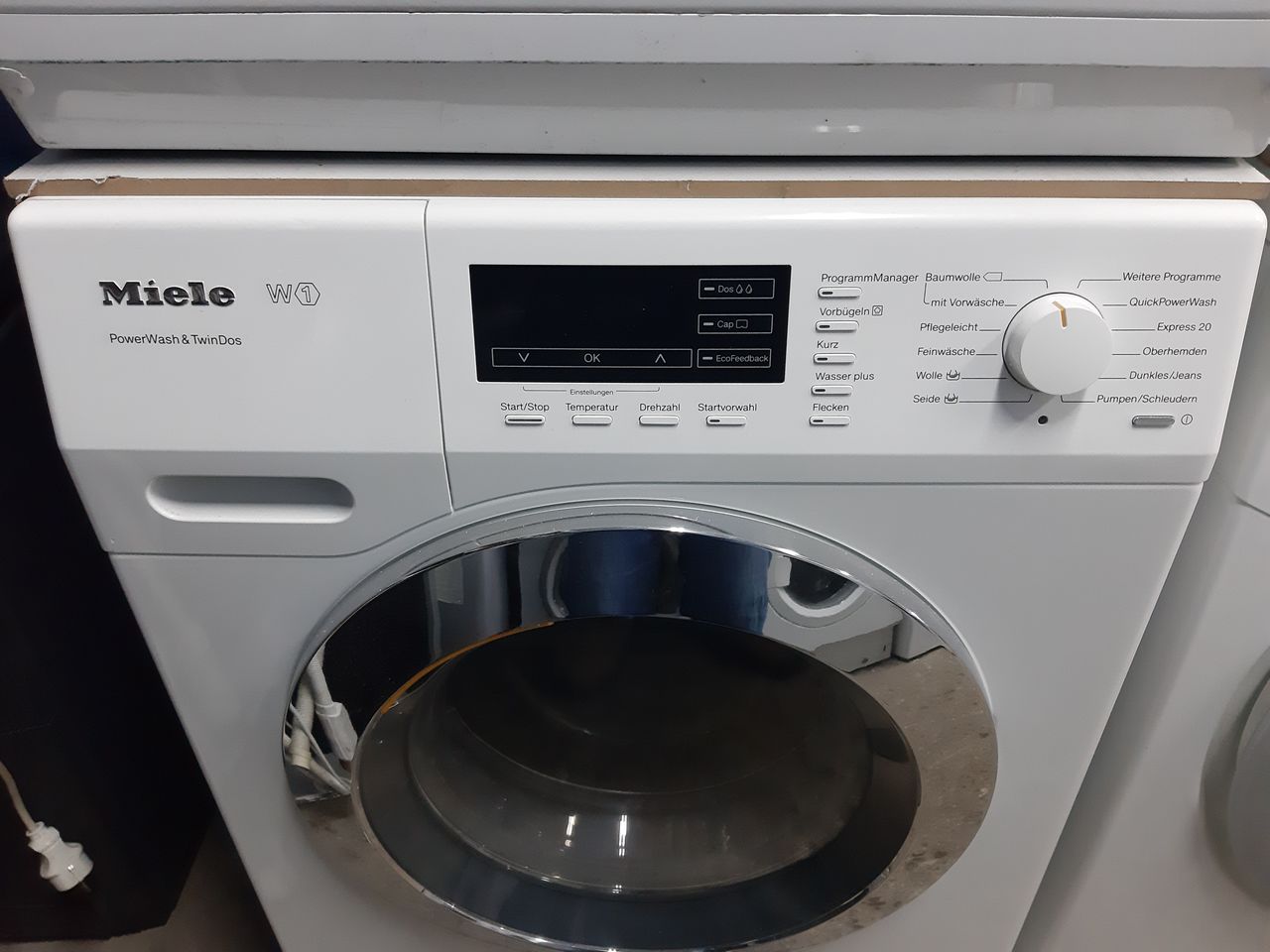 Как новая стирака Miele на 8кг с автоматическим дозатором порошка после ...
