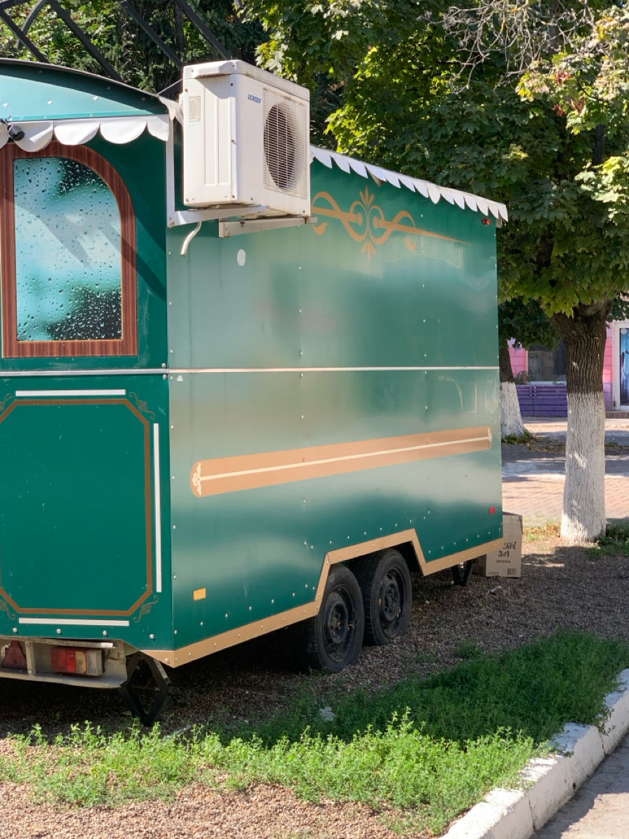 Rulotă mobilă pentru comercializarea cafea și produse de patiserie  foto 6