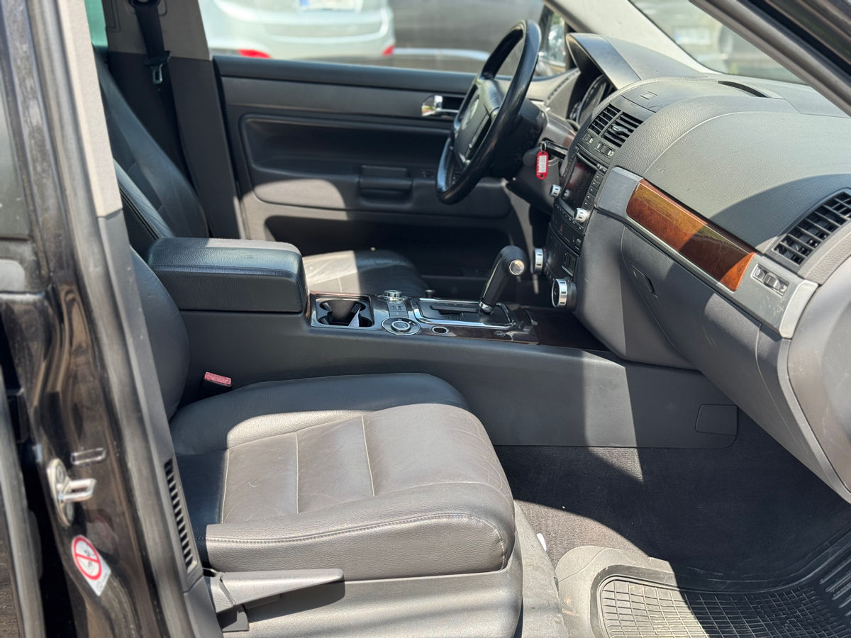 Volkswagen Touareg foto 9