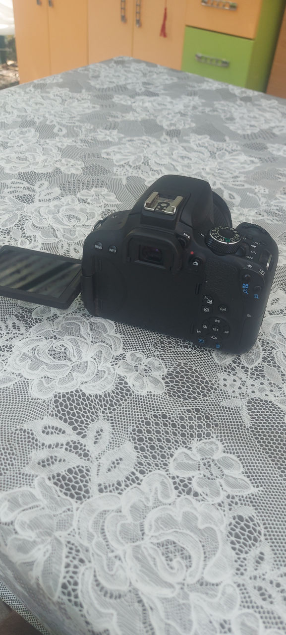 Canon 800D