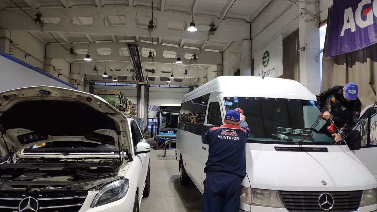 Geamuri auto.Instalare.Parbriz, laterale, lunete. Установка. Автостекло лобовое, боковое, заднее foto 18