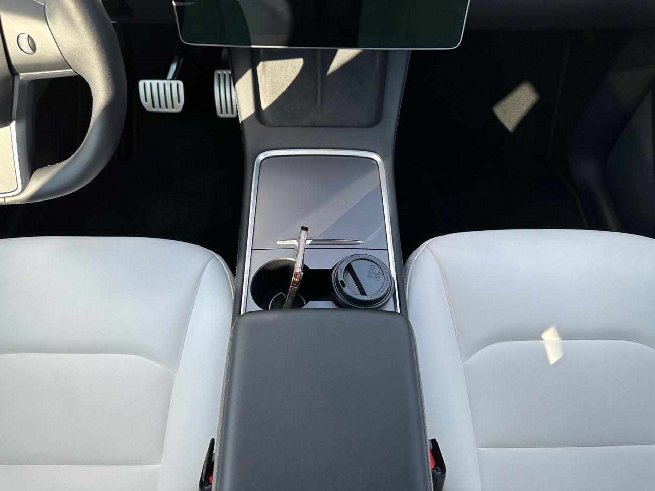 Tesla Model Y foto 12