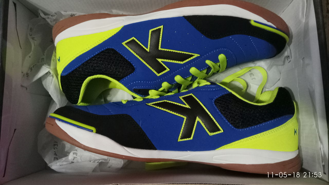 Продам качественные кроссовки испанской фирмы kelme обувь для фут зала ...