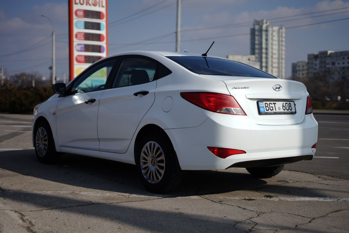 Hyundai Accent foto 3