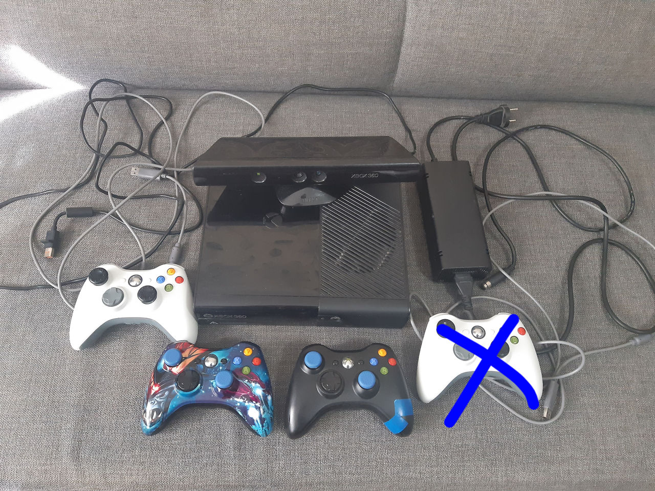 Cel mai bun preț: xbox 360 freeboot 500 gb + kinect + 3 gamepad + 100 jocuri