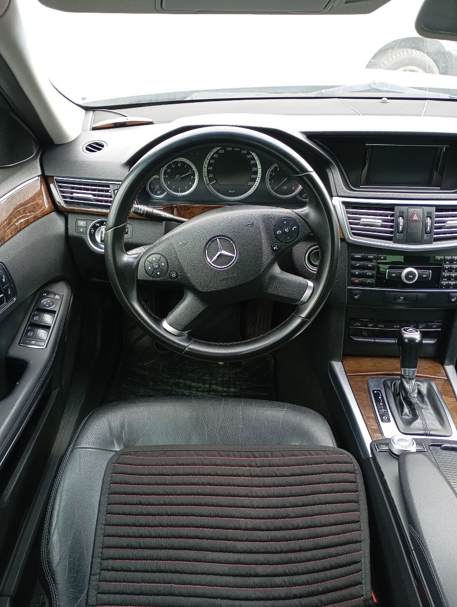 Mercedes E-Class фото 6