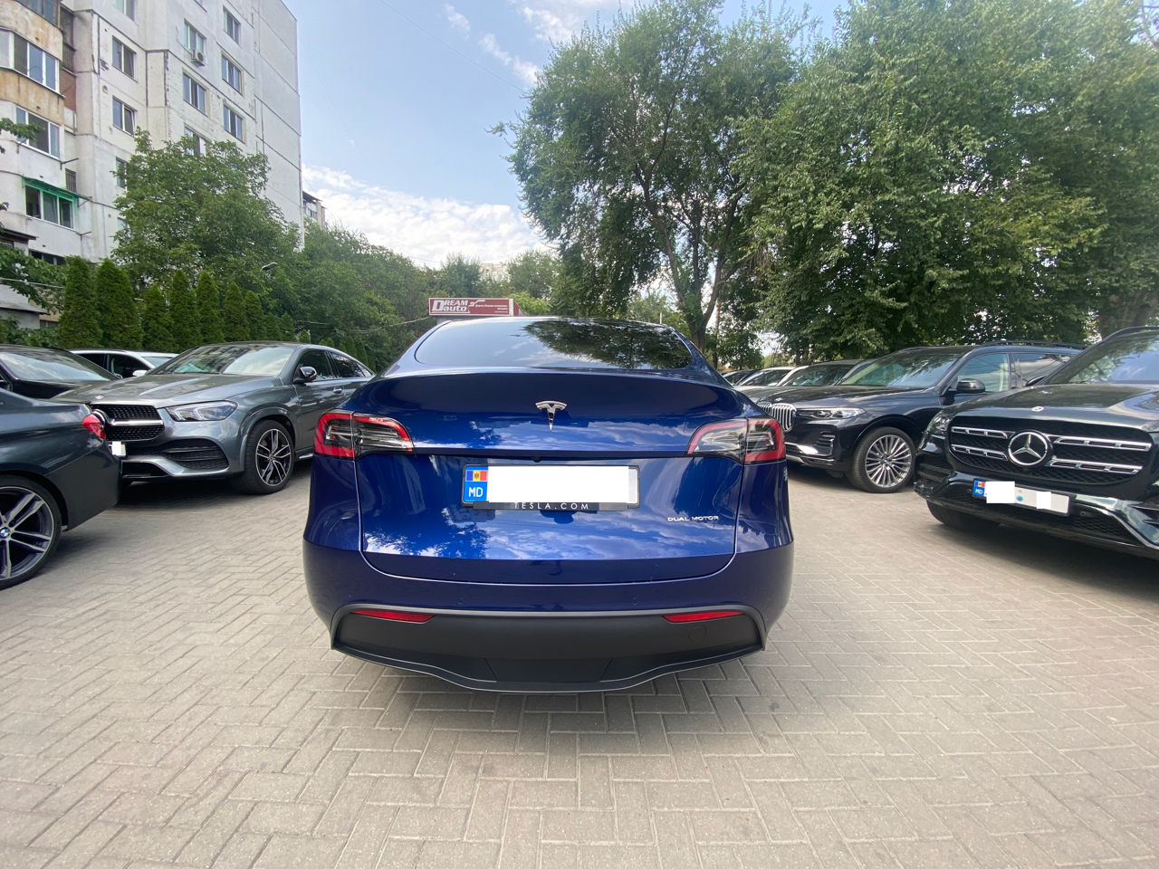 Tesla Model Y foto 3