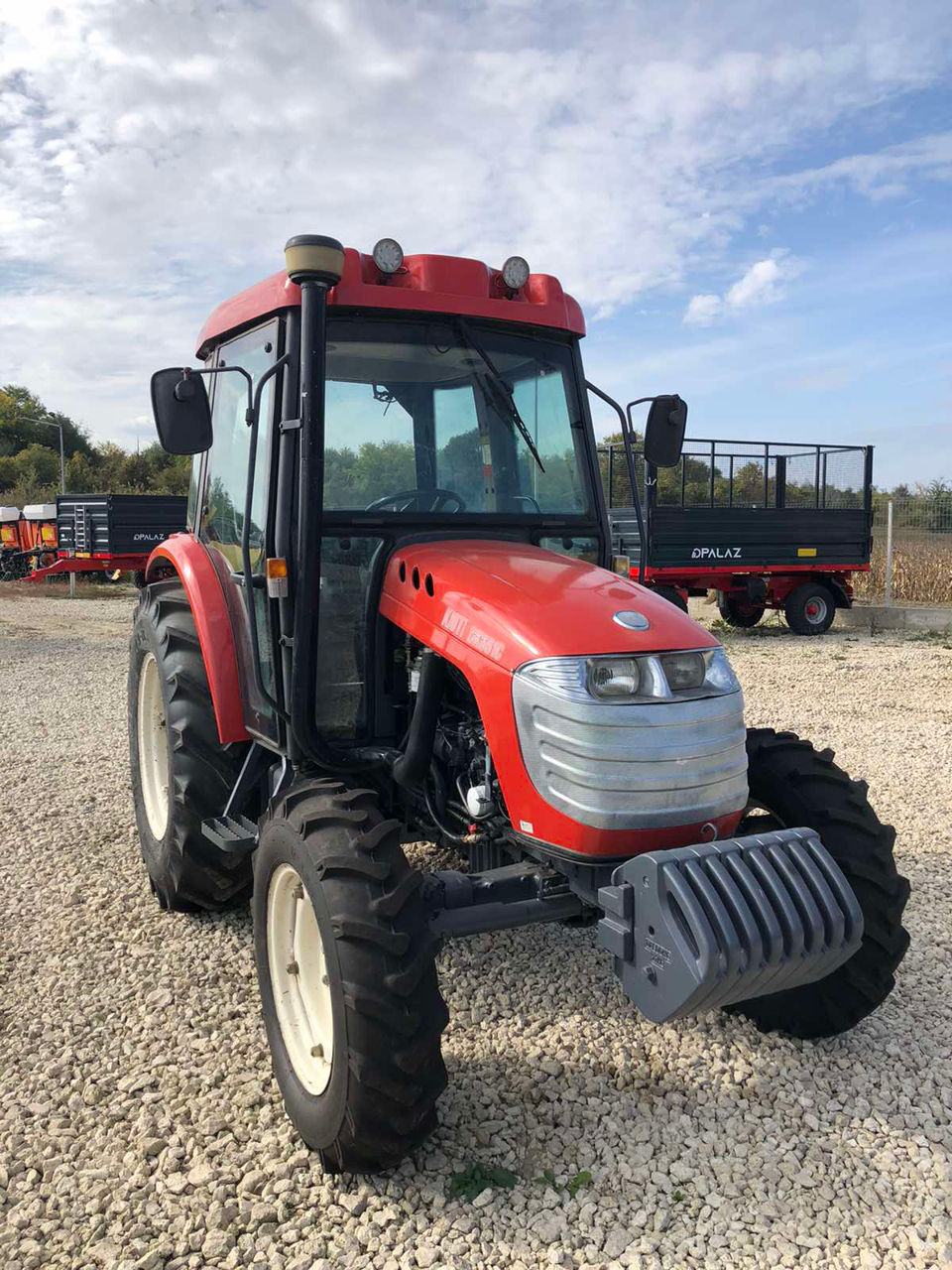 Se vinde tractor second hand  Kioti DK551 foto 3