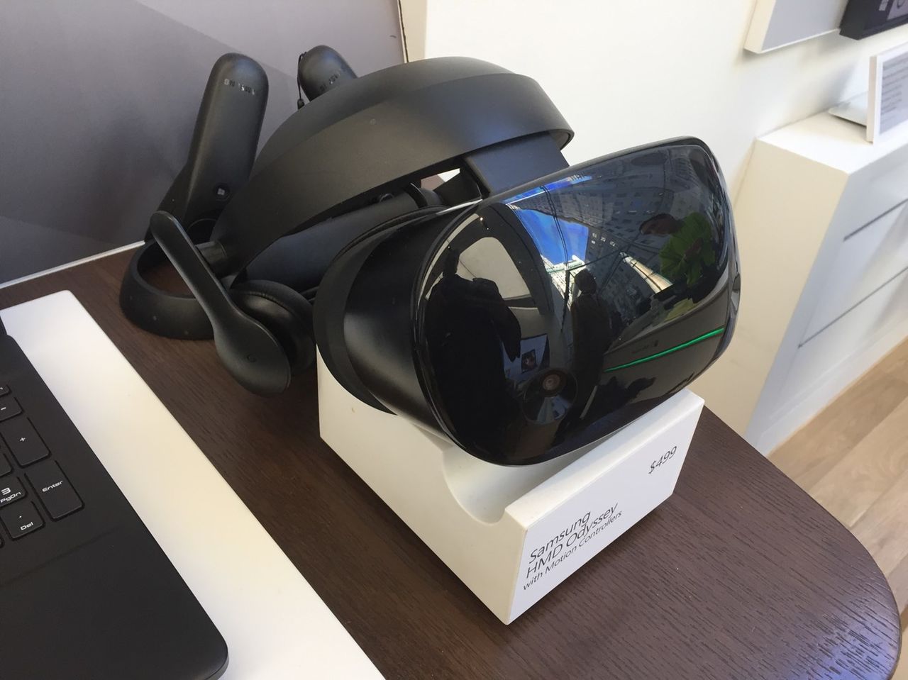 Samsung odyssey plus. Samsung Odyssey VR. Odyssey VR Samsung контроллеры. Samsung HDM Odyssey Plus. Samsung Odyssey реальное фото.