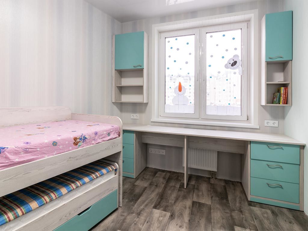 Кровати двухъярусные . Шкафы. парты. mobilier pentru copii.
