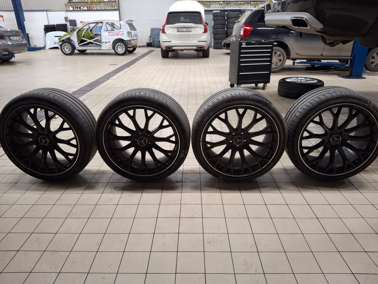 Продам диски R21 разноширокие на Mercedes AMG с резиной Mishelin