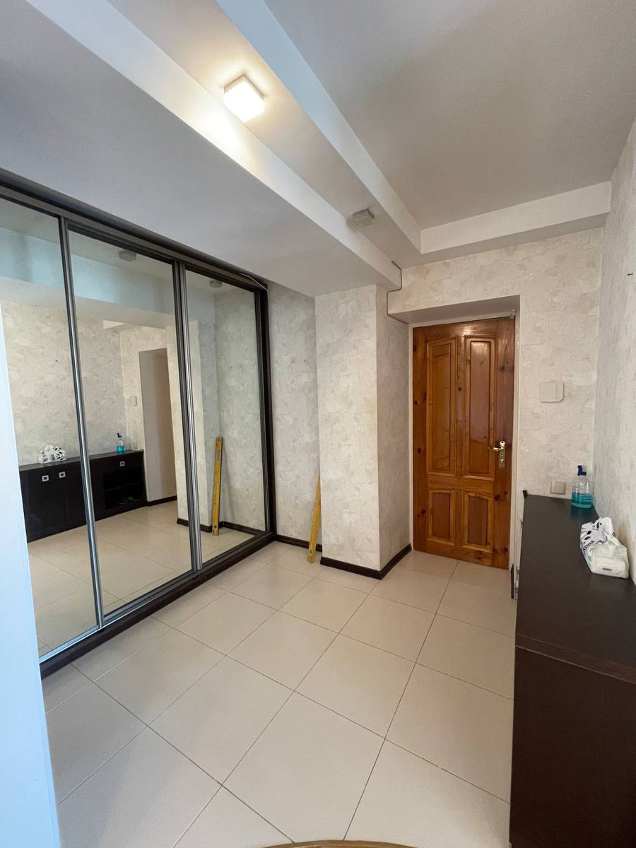 Apartament cu 2 camere, 70 m², Buiucani, Chișinău foto 10