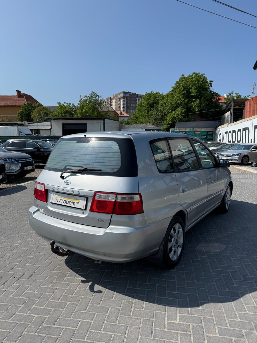 KIA Carens фото 2