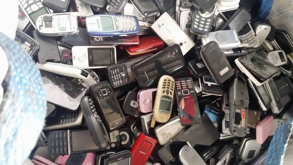 Cumpar  placi de baza de la telefoane  la KG foto 0