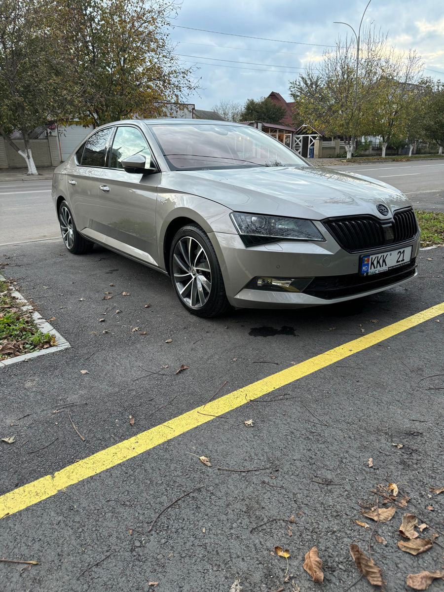 Skoda Superb foto 3