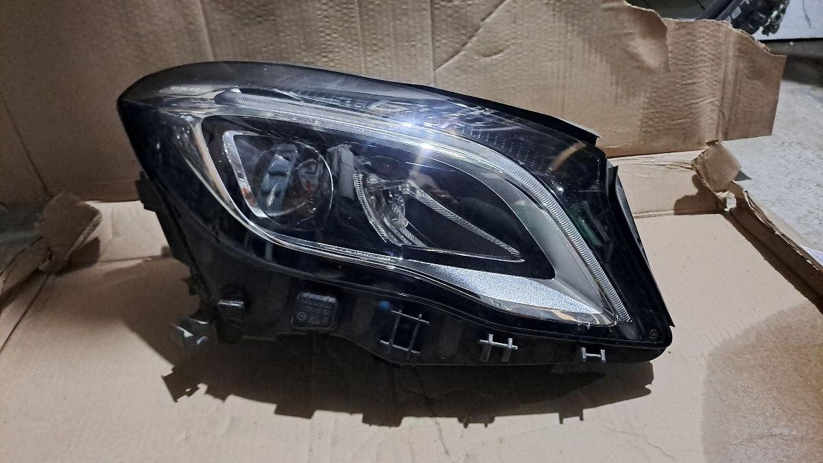 Fară mercedes GLA cod.A1569067000 фото 0