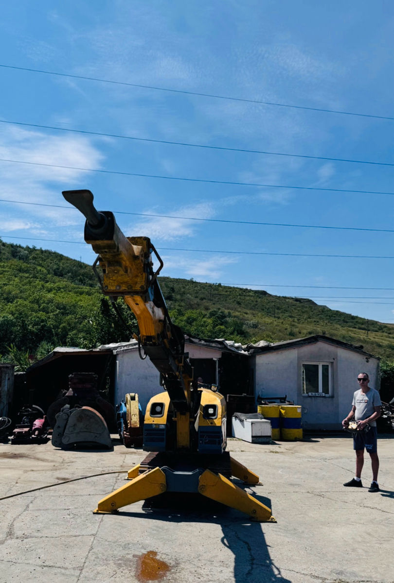 Demolarii interioare cu tehnica specializata foto 3