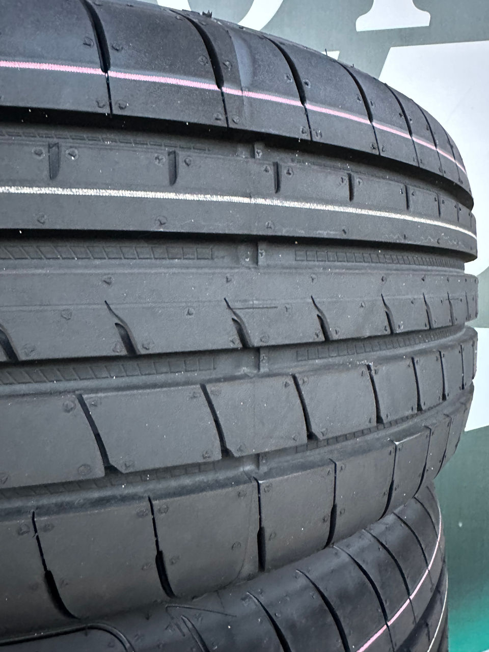 235/55 R18 GoodYear Noi 2023 foto 1