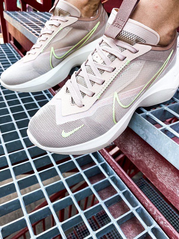 beige nike vista lite