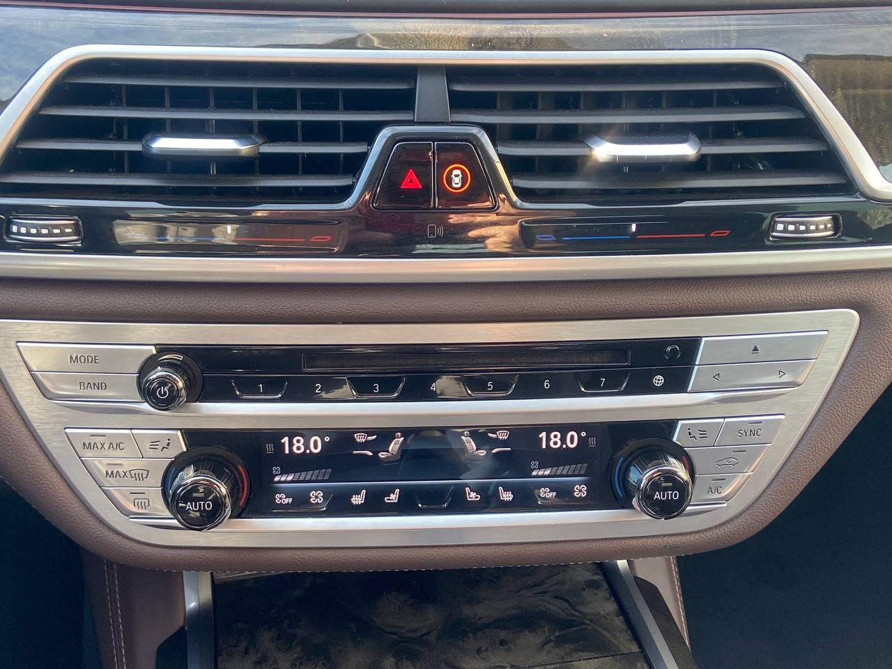 BMW 7 Series foto 12