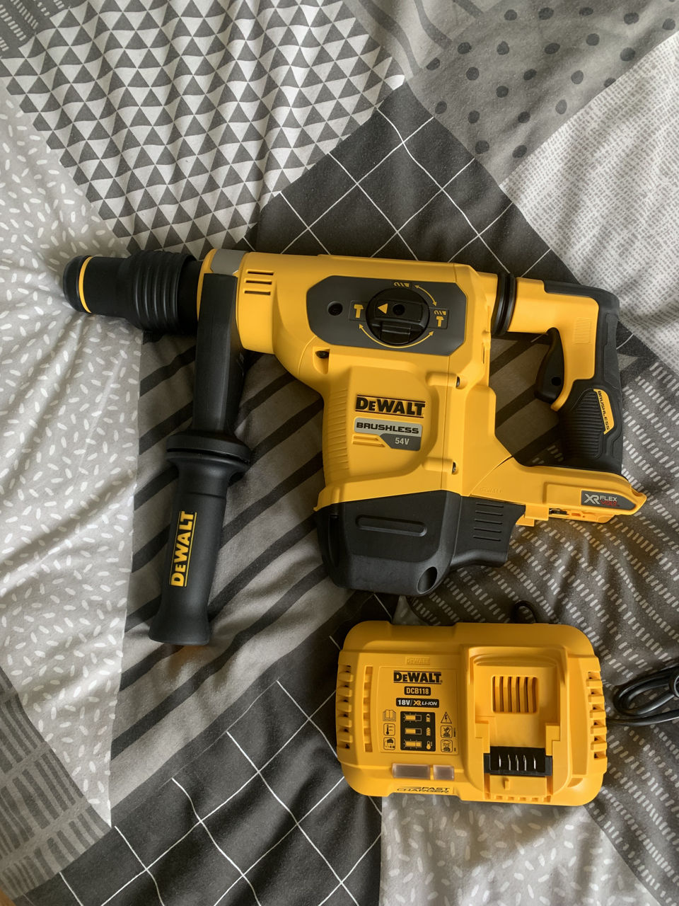 DeWalt Perforator DCH481