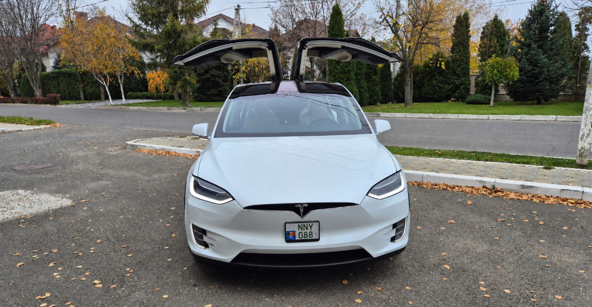 TeslaModelX