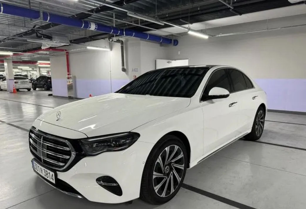 Mercedes E-Class фото 0
