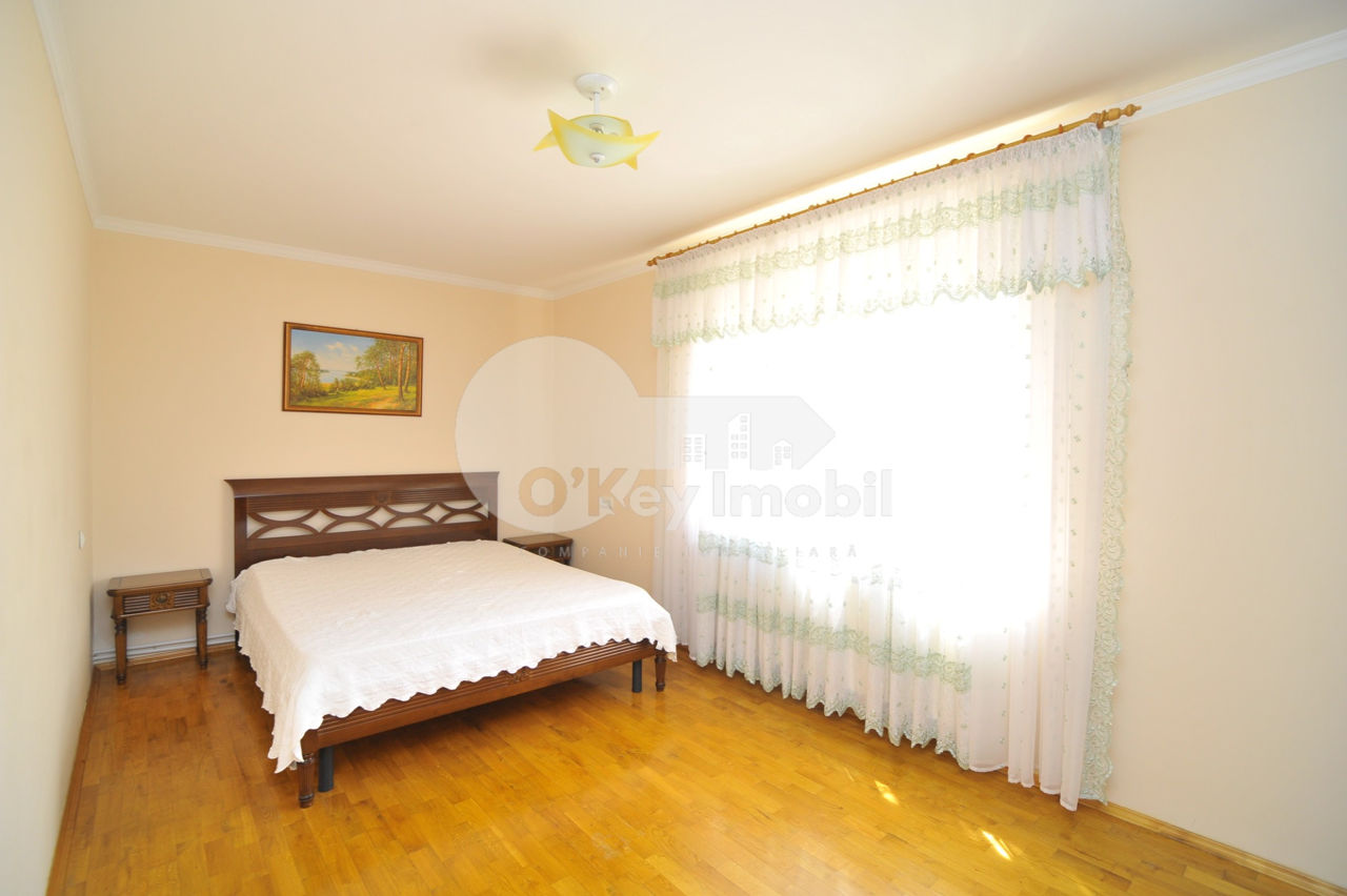 Casă cu 3 nivele, 360 mp, reparație euro, Codru, 1000 € foto 5