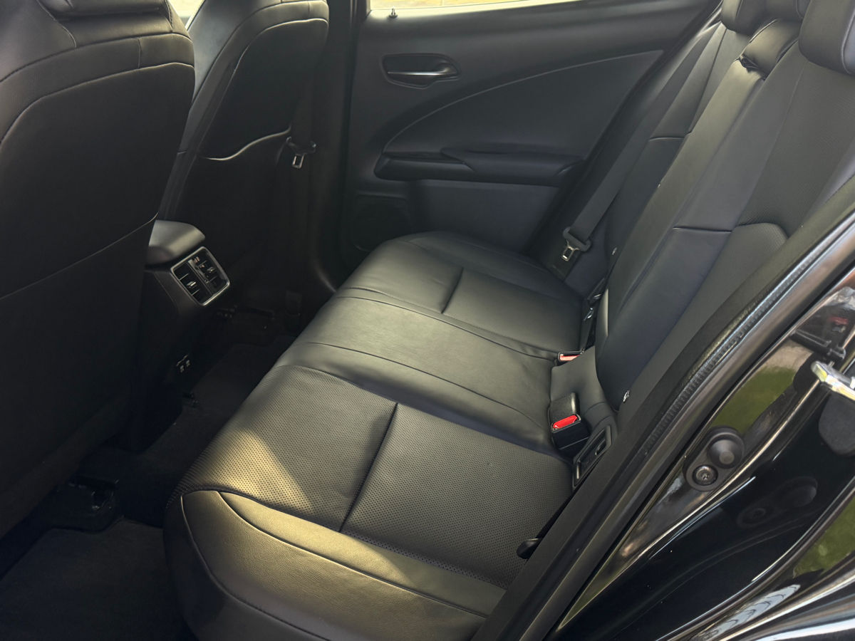 Lexus UX 2020 photo 9