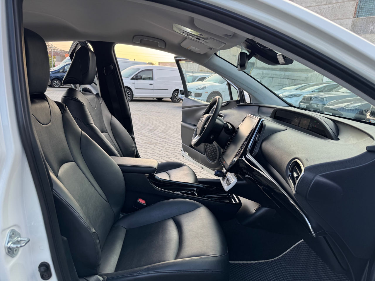 Toyota Prius Prime фото 17