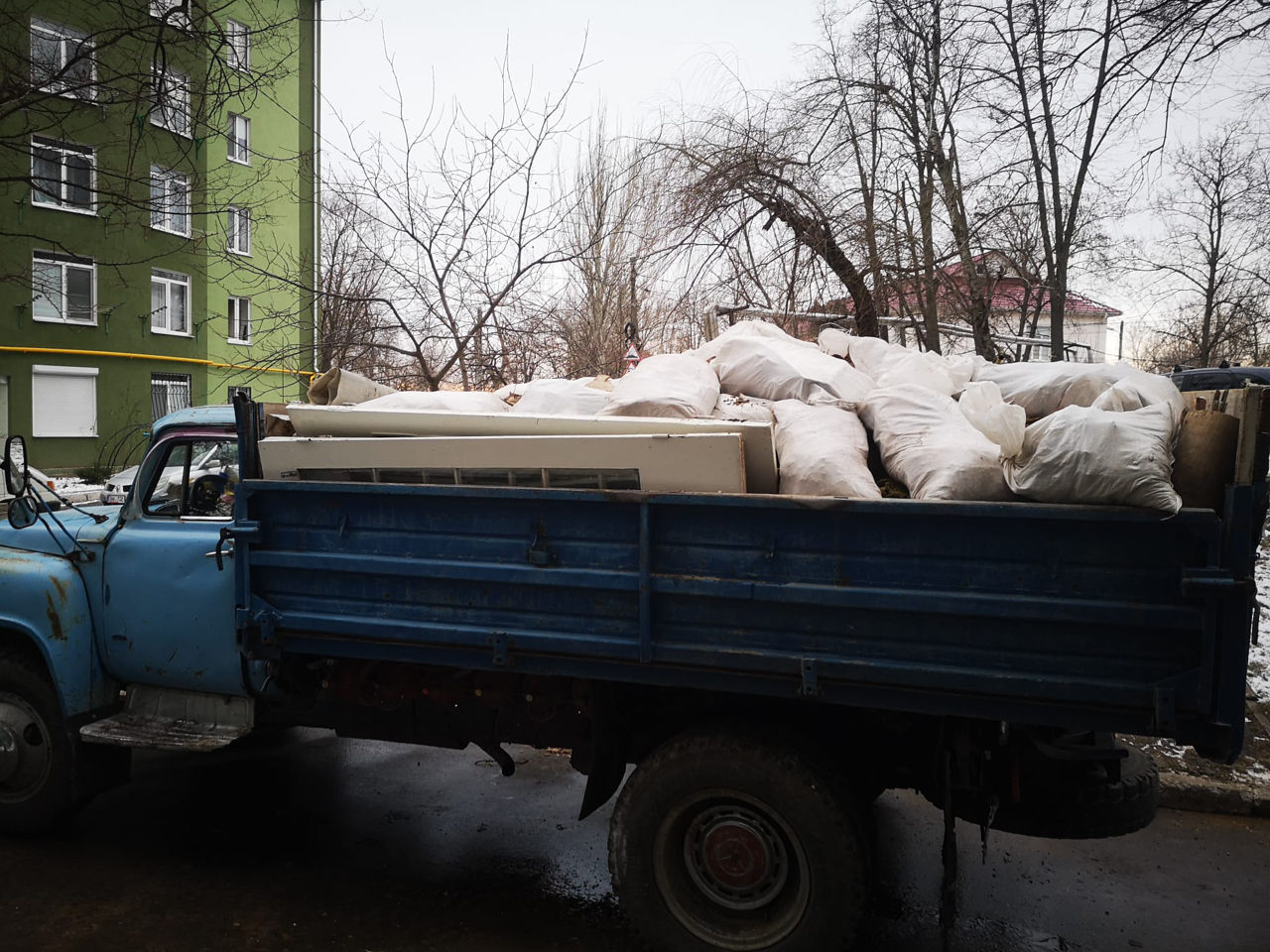 Taiere pereti, beton armat, asfalt  / demolari fundatii, plansee, pereti. foto 2