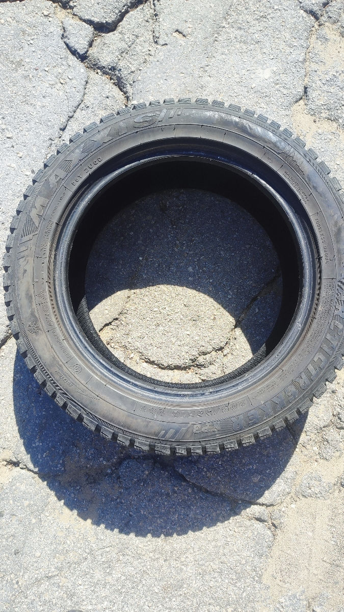 Vind anvelope de iarna MAXXIS, 205/55 R16. Stare buna. foto 0