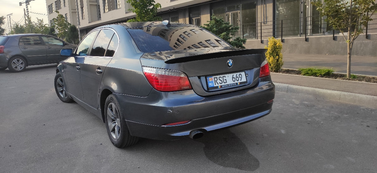 BMW 5 Series foto 2