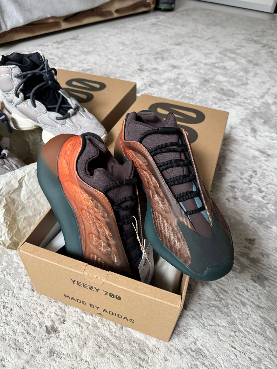Yeezy boost 700 фото 0