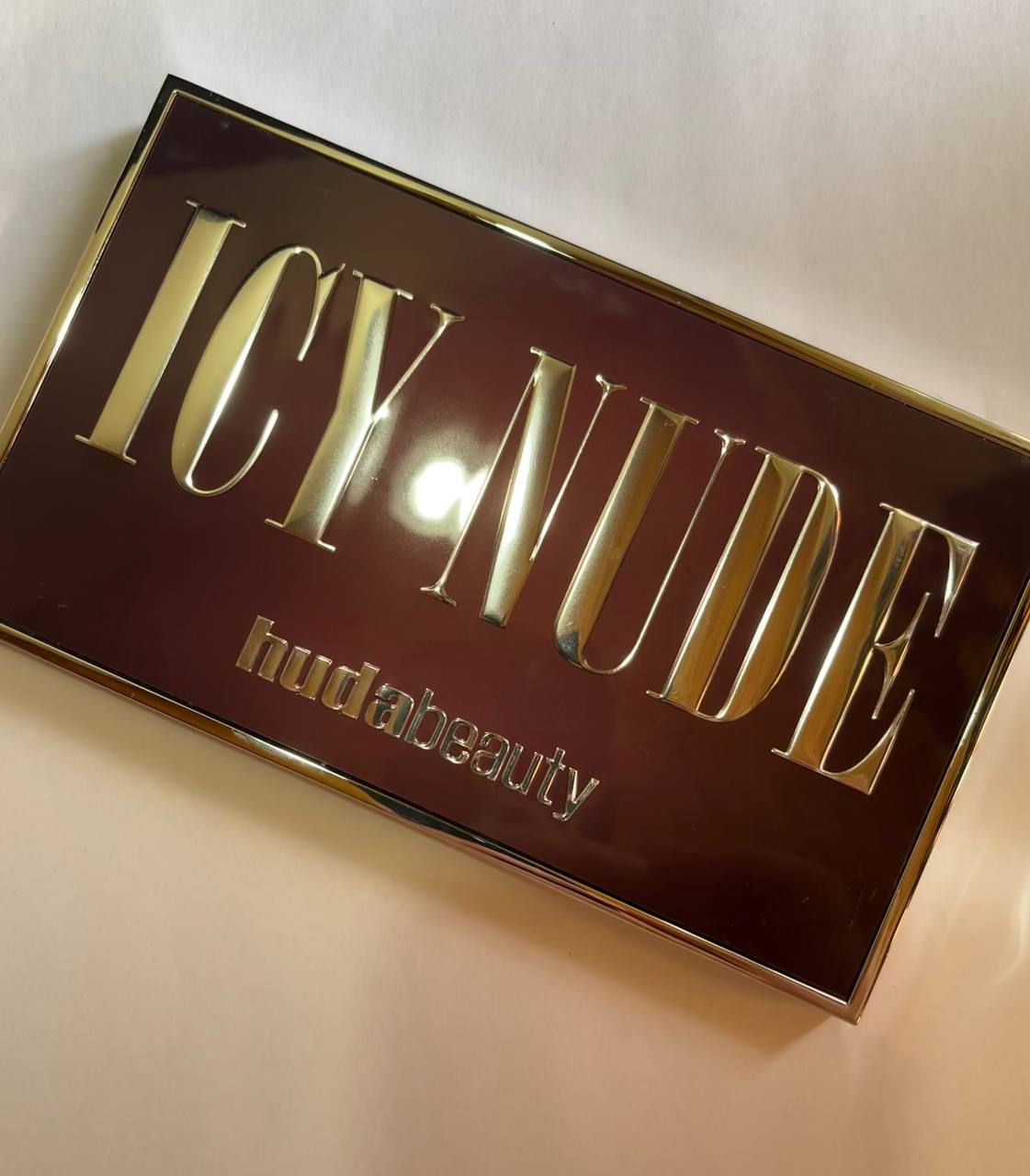 Vând paletă de farduri Huda Beauty – Icy Nude foto 0