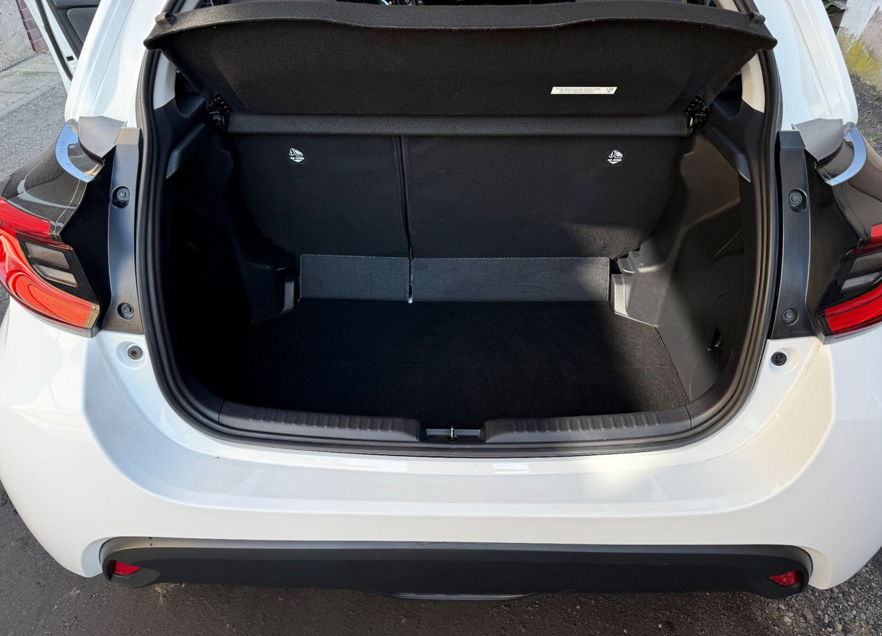 Toyota Yaris фото 8