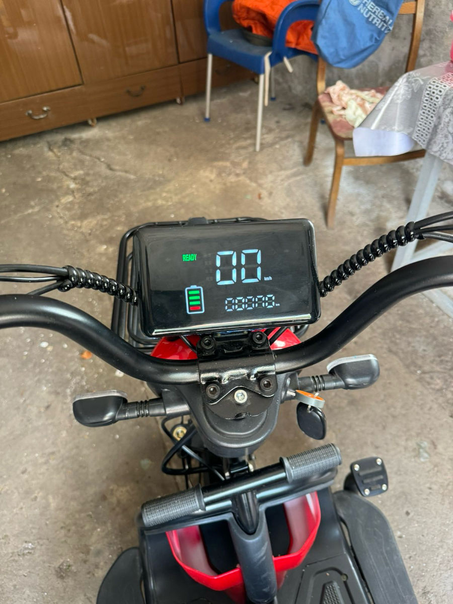 Scuter pe 3 roti electric