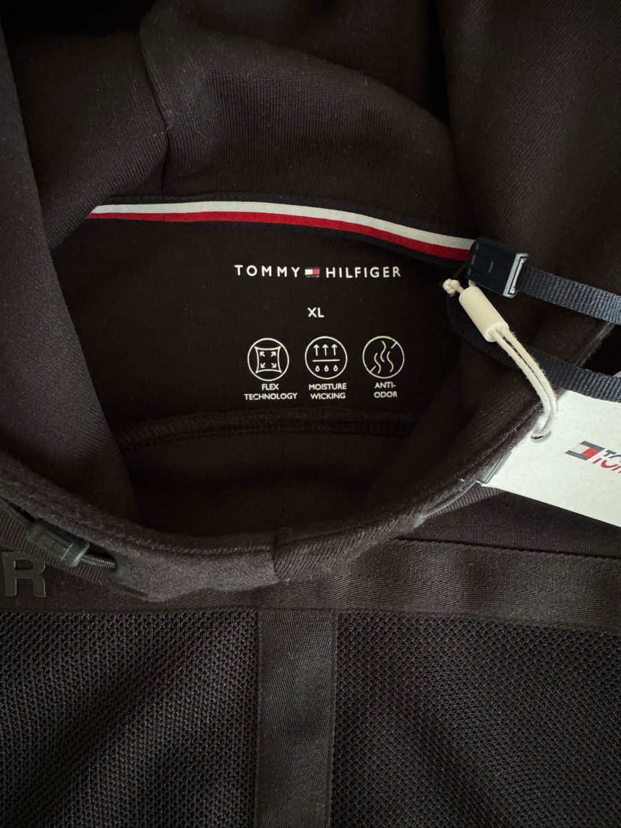 Tommy Hilfiger foto 3