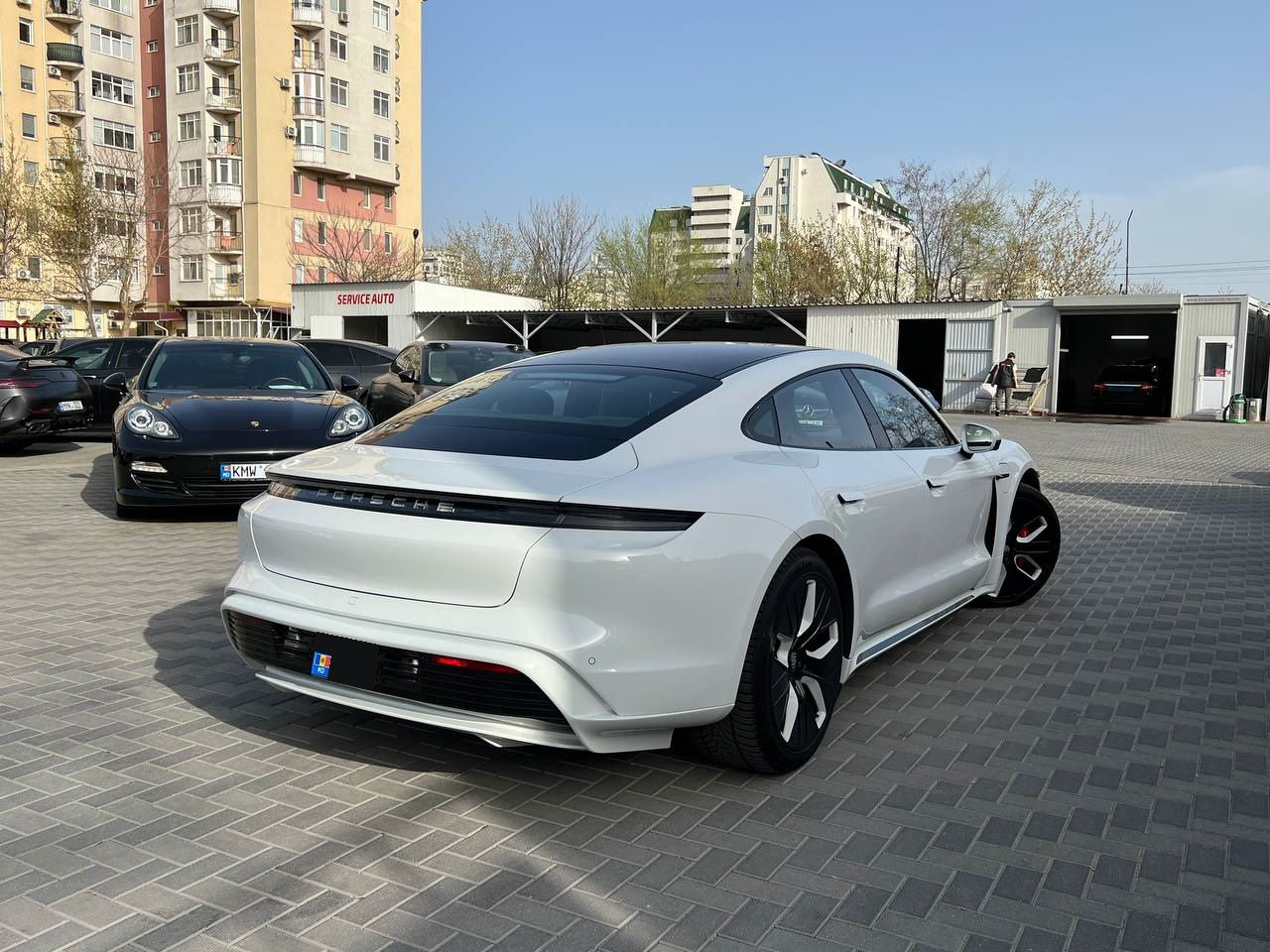 Porsche Taycan foto 2