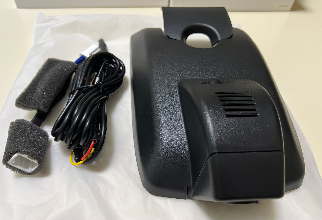 Заглушки под противотуманки Toyota Camry 70  и Videoregistrator Toyota Camry 2020-2023 foto 2