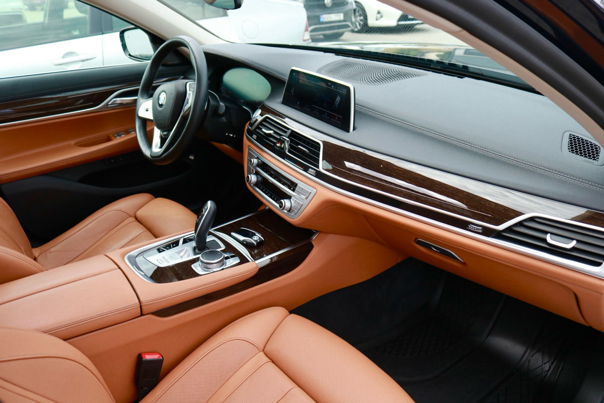 BMW 7 Series foto 11