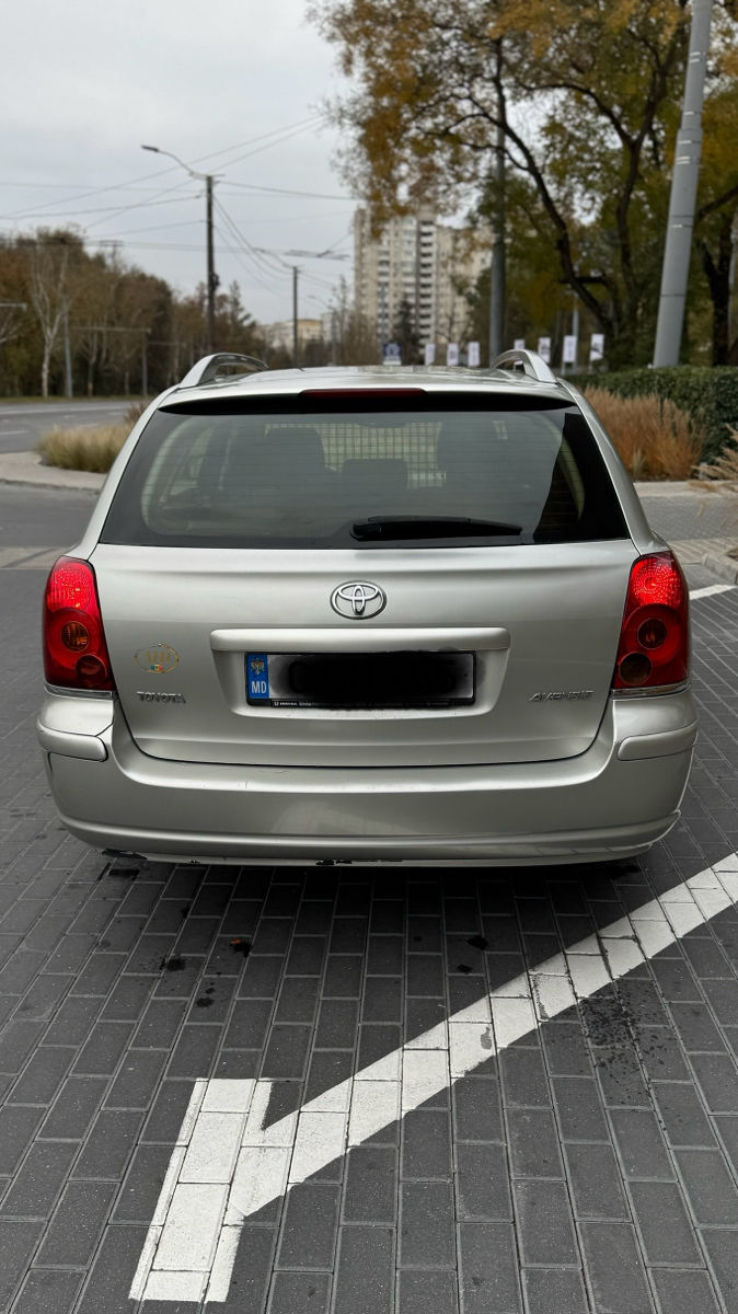 Toyota Avensis foto 1