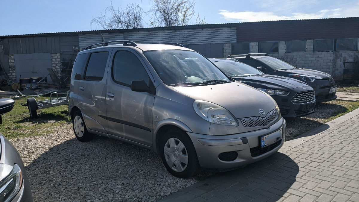 Toyota Yaris Verso foto 1