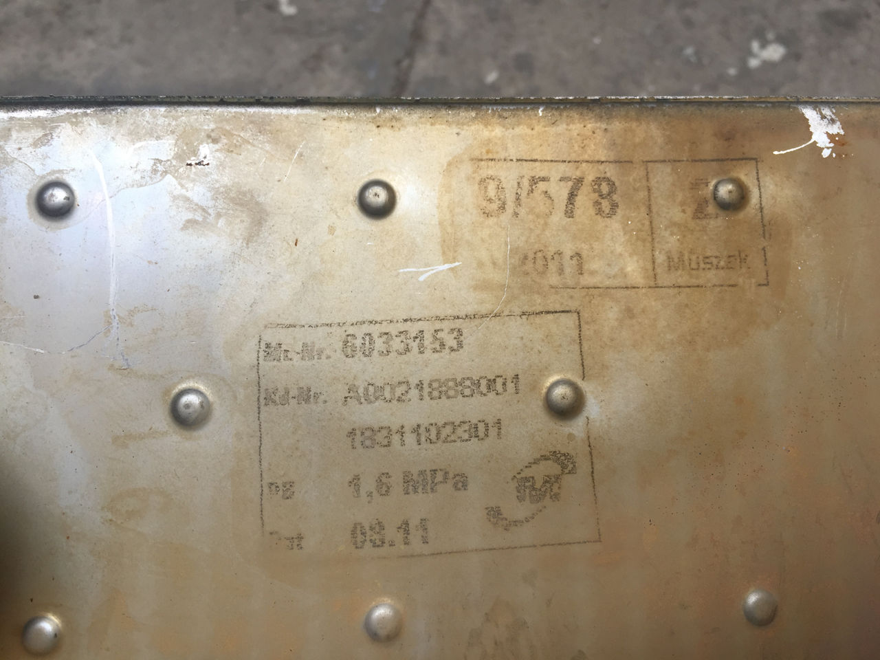 Mercedes Benz Axor Радиатор масляный теплообменник A0021888001 0021888001 foto 4