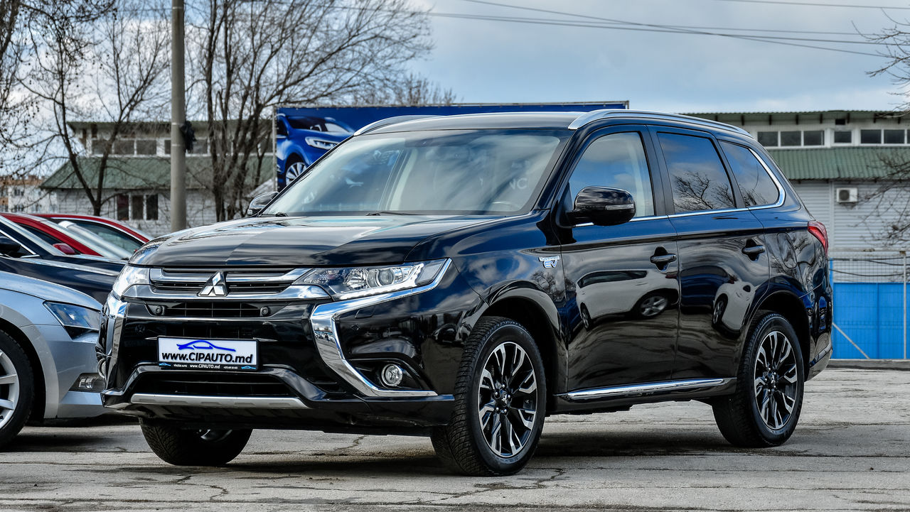 Сколько весит mitsubishi outlander