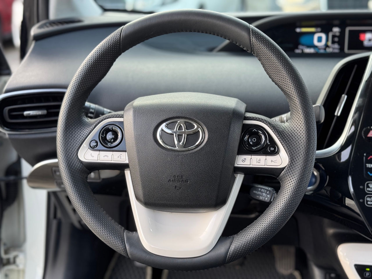 Toyota Prius Prime фото 8