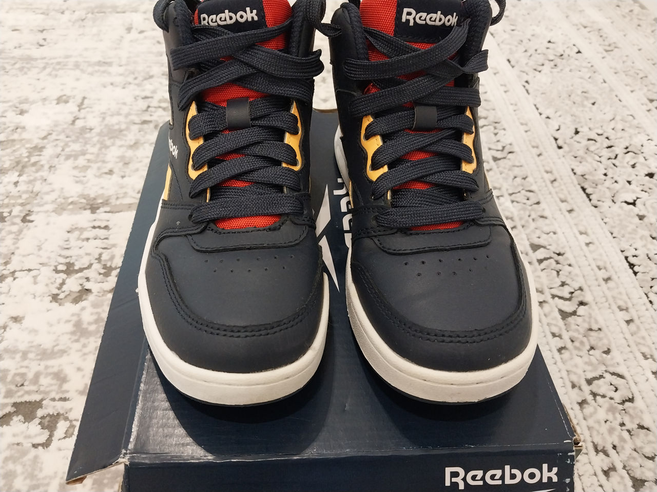 o pereche de ghede pentru sezon mai rece de la Reebok purtate de citeva ori,is ca noi foto 3