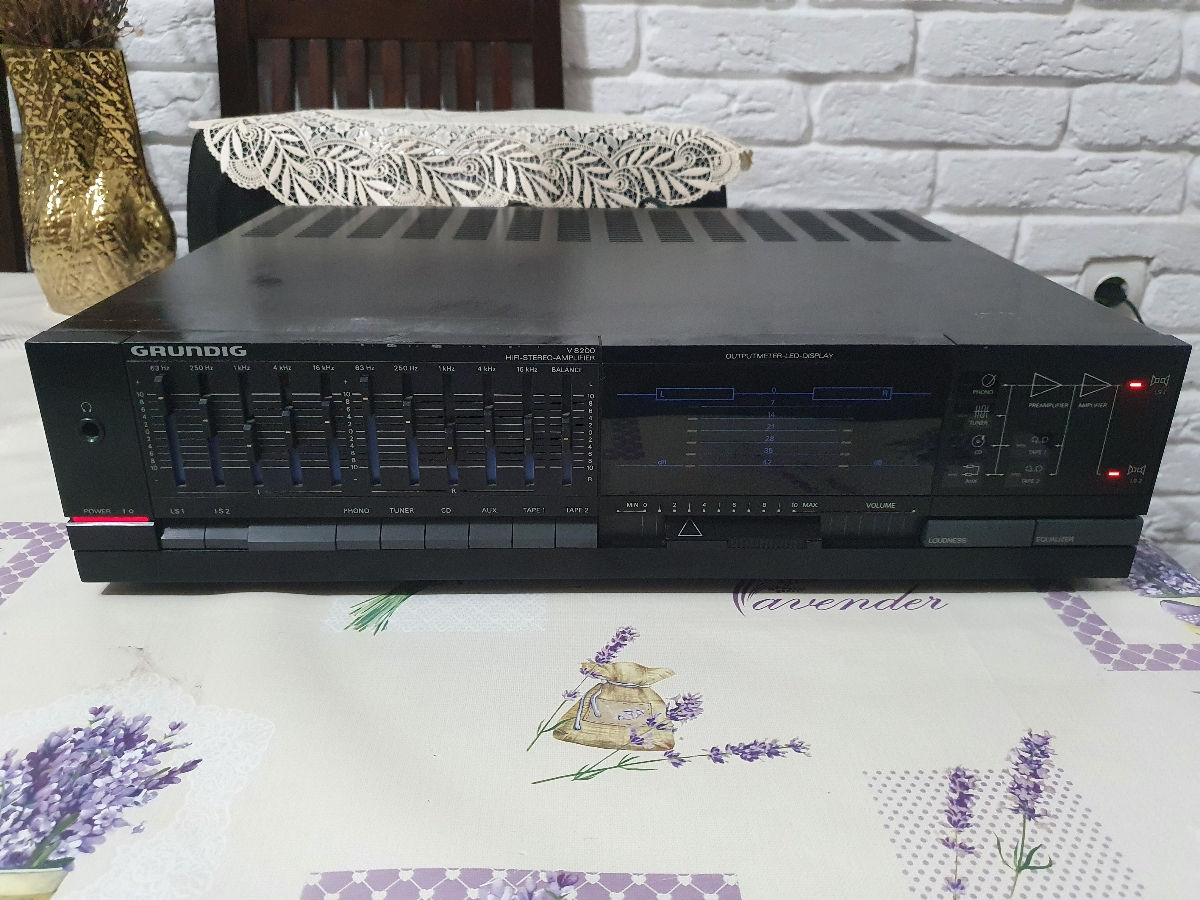 Vând amplificator Grundig V8200 foto 0